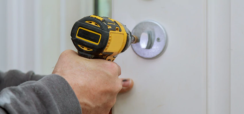 Street Locksmith For Smart Lock Repair in Fontana, CA